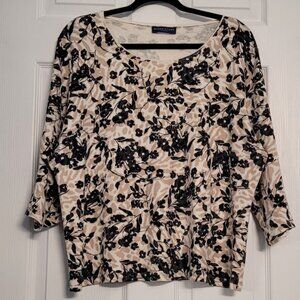 Womens 3/4 sleeve shirt-floral-has stretch-Fits 1X  Black/Tan/White tones